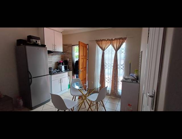 18 BEDROOM HOUSE FOR SALE IN KEMPTON PARK WEST